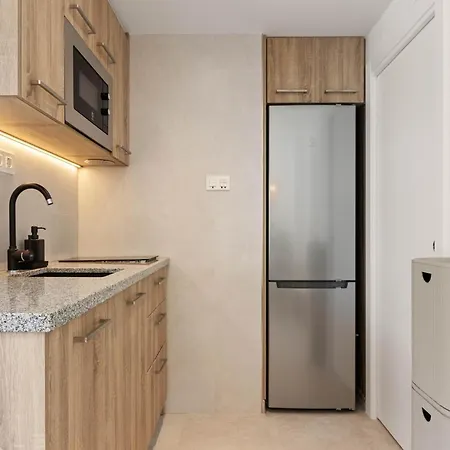 Stylish Near Playamar Daire *